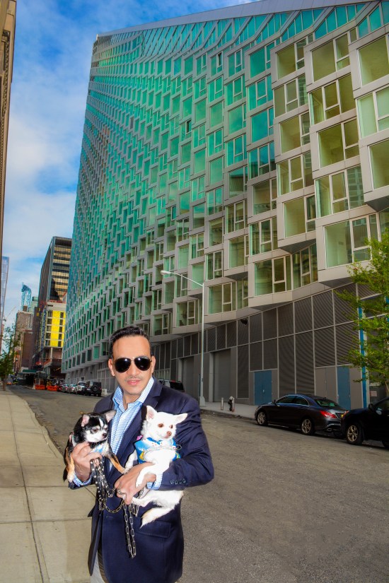 Anthony Rubio and Chihuahua duo Bogie and Kimba at the 2016 BarkFest