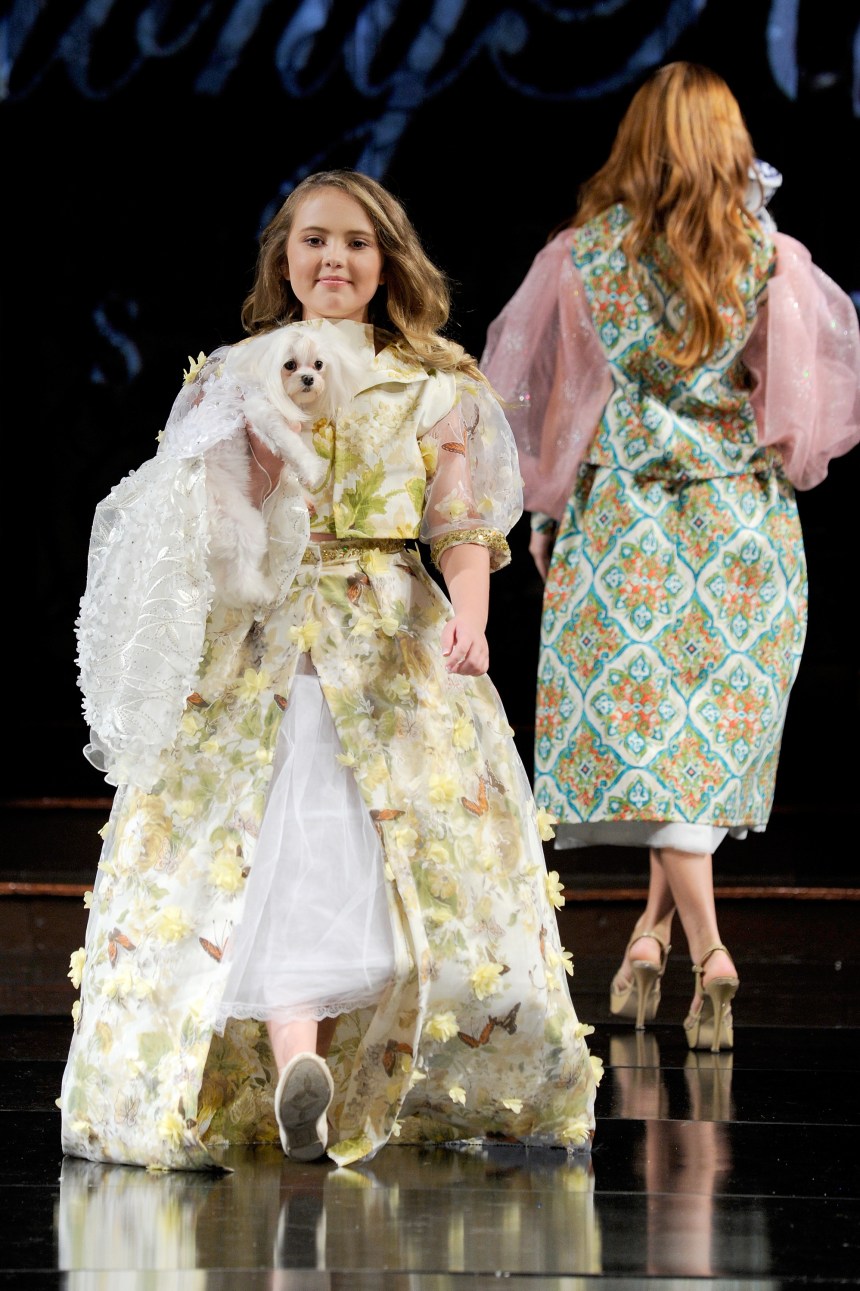 Anthony Rubio Spring/Summer 2018 Women's Wear & Canine Couture New York Fashion Week Photo by Arun Nevader - Getty Images Model: Briella Simpson Canine Model: Roxie