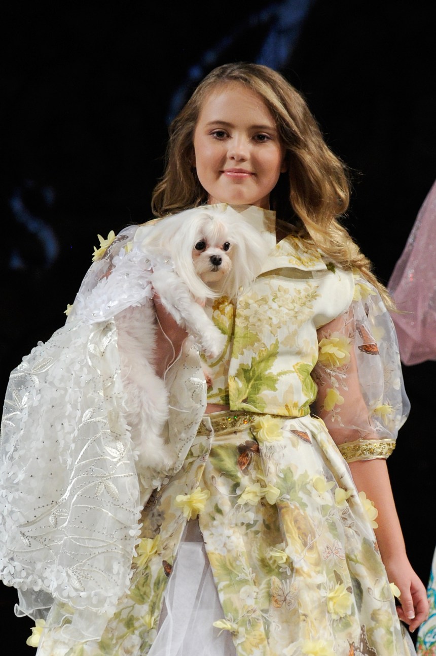 Anthony Rubio Spring/Summer 2018 Women's Wear & Canine Couture New York Fashion Week Photo by Arun Nevader - Getty Images Model: Briella Simpson Canine Model: Roxie