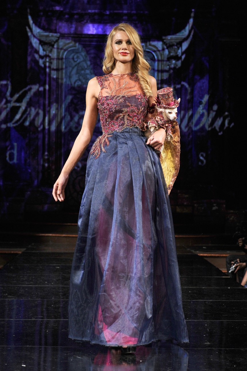 Anthony Rubio Spring/Summer 2018 Women's Wear & Canine Couture New York Fashion Week Photo by Arun Nevader - Getty Images Model: Natalia Eremenko Canine Model: Kimba (@BogieAndKimba)